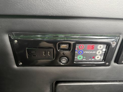 Used 2021 RAM ProMaster 2500 w/ Premium Appearance Group FWD image 34