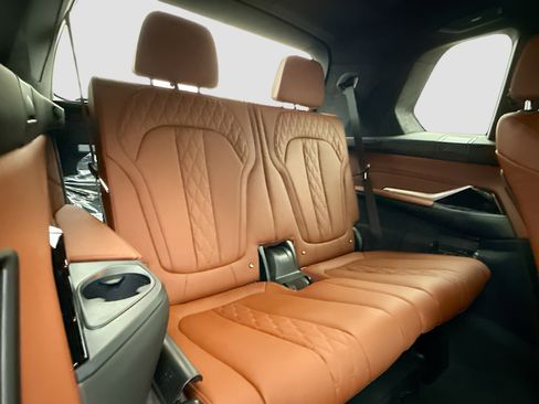 New 2026 BMW X7 M60i image 22