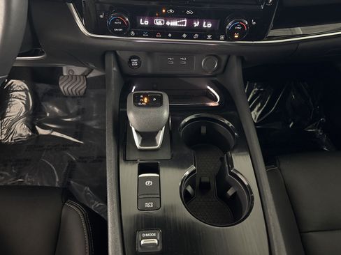 Used 2024 Nissan Rogue SL w/ SL Premium Package FWD image 19