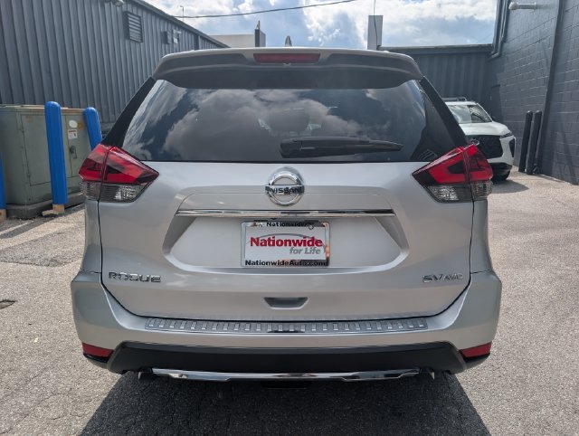 Used 2018 Nissan Rogue SV AWD/4WD image 4