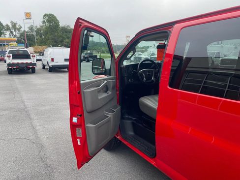 Used 2019 Chevrolet Express 3500 LS RWD image 7