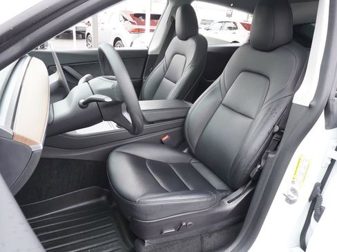 Used 2021 Tesla Model Y Long Range image 16