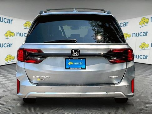 Used 2025 Honda Odyssey Touring image 5