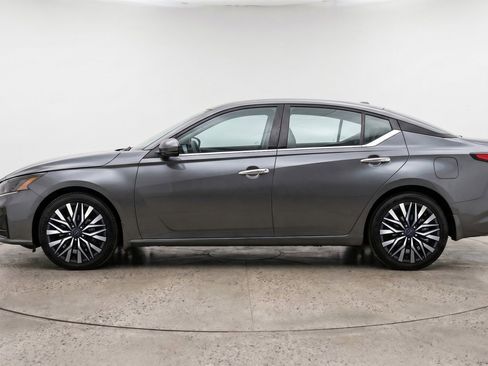 Used 2025 Nissan Altima 2.5 SV FWD image 4