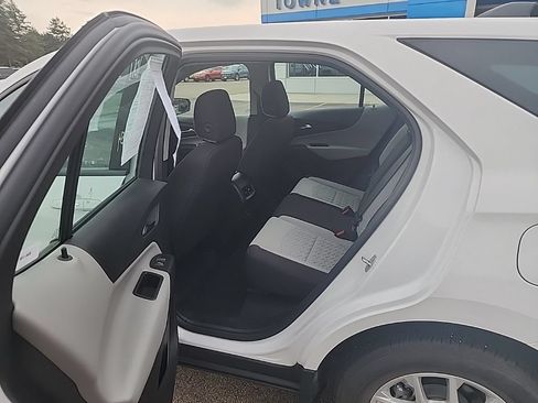 Used 2023 Chevrolet Equinox LS w/ Driver Confidence II Package AWD/4WD image 10