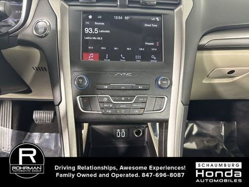 Used 2019 Ford Fusion SE FWD image 9