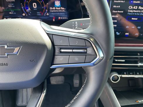 Used 2025 Chevrolet Traverse Z71 image 16