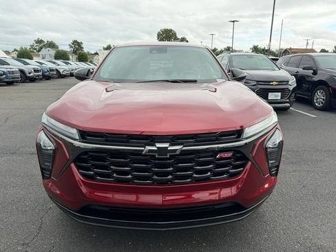 Used 2025 Chevrolet Trax RS w/ Sunroof Package FWD image 2