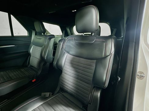 Used 2025 Ford Explorer ST-Line w/ Premium Package image 24