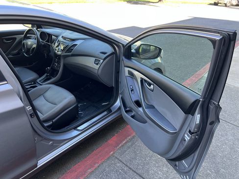 Used 2014 Hyundai Elantra Limited FWD image 11