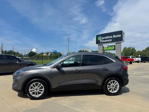 Used 2021 Ford Escape SE FWD image 3