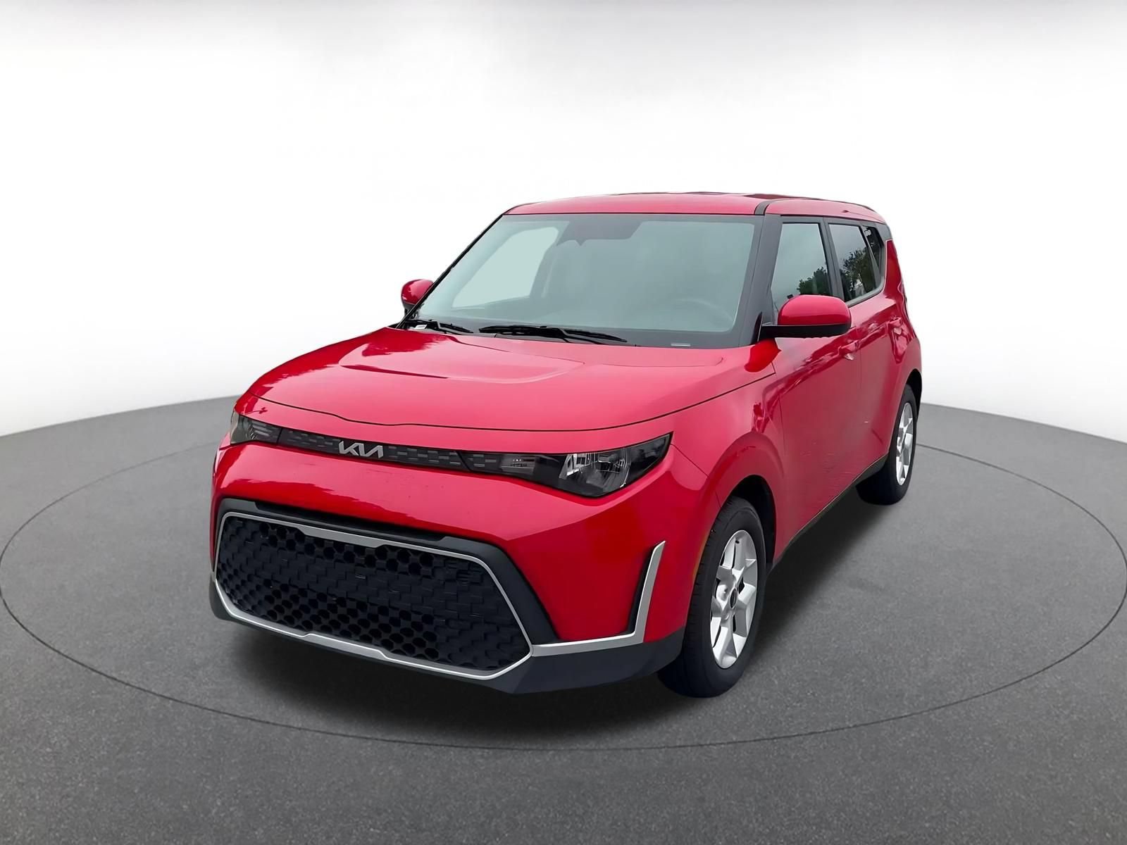 Used 2025 Kia Soul LX w/ LX Technology Package FWD image 4
