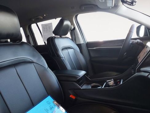 Used 2024 Jeep Grand Cherokee Limited w/ Luxury Tech Group II image 15