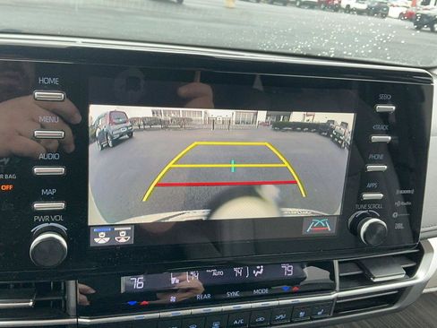 Used 2021 Toyota Sienna Limited image 21