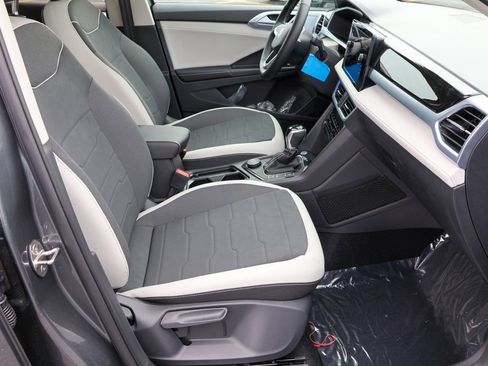 New 2025 Volkswagen Taos SE image 41