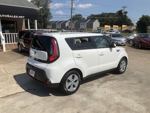 Used 2016 Kia Soul w/ Convenience Package FWD image 3
