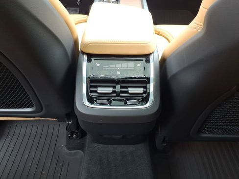 Used 2025 Volvo XC60 B5 Ultra AWD/4WD image 5
