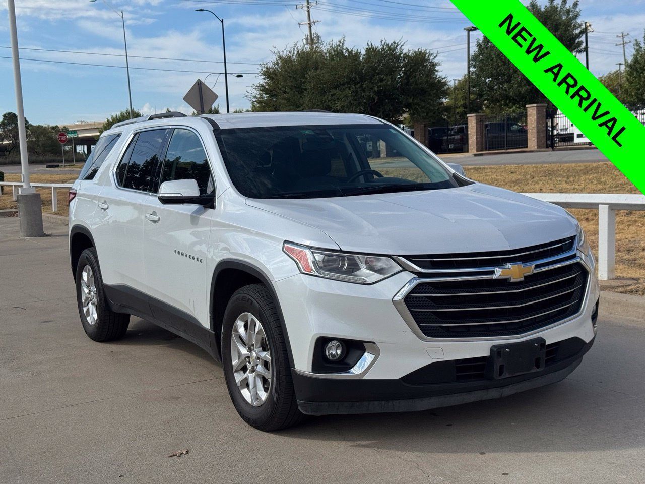 Used 2018 Chevrolet Traverse LT FWD image 1