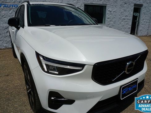 Used 2023 Volvo XC40 B5 Plus w/ Driver Assist Package AWD/4WD image 7