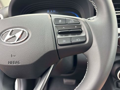 Used 2026 Hyundai Venue SEL FWD image 17