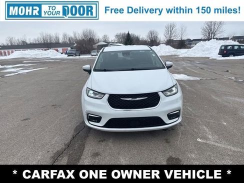 Used 2023 Chrysler Pacifica Touring-L image 8