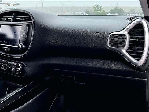 Used 2022 Kia Soul LX FWD image 19