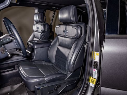 Used 2025 Ford F350 Platinum w/ FX4 Off-Road Package image 30