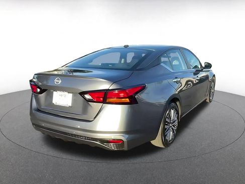 Used 2025 Nissan Altima 2.5 SV image 14