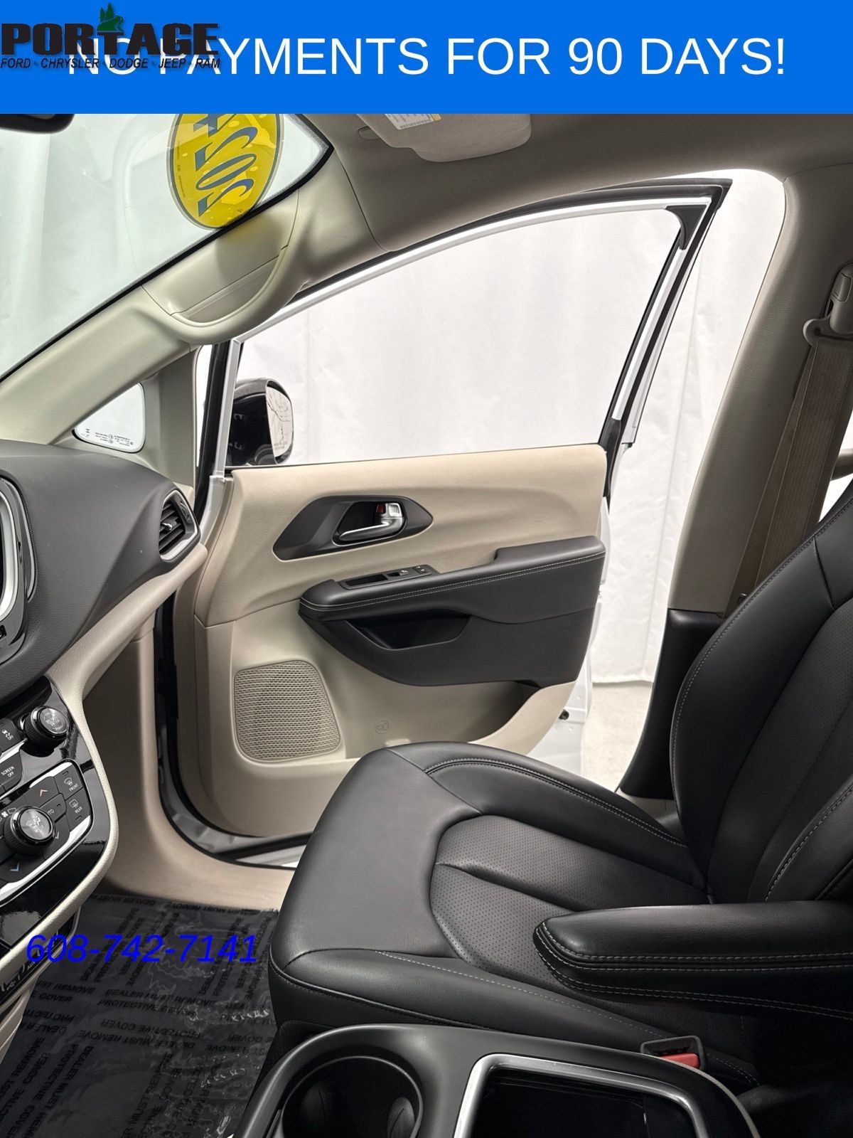 Used 2024 Chrysler Pacifica Touring-L FWD image 20