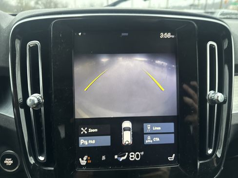 Used 2020 Volvo XC40 T5 Momentum image 26