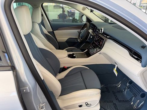 Certified 2025 Maserati Grecale Folgore AWD/4WD image 12