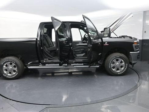 New 2025 RAM 2500 Big Horn AWD/4WD image 37