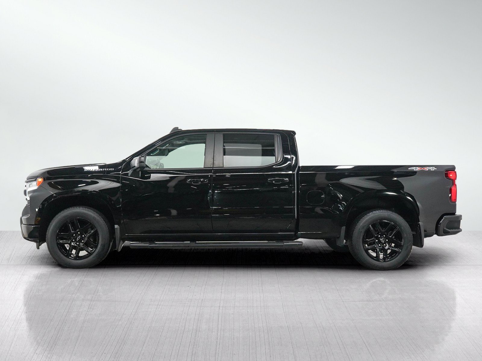 Used 2023 Chevrolet Silverado 1500 RST AWD/4WD image 2