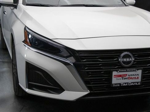 Used 2025 Nissan Altima 2.5 SV w/ SV Special Edition Package image 3