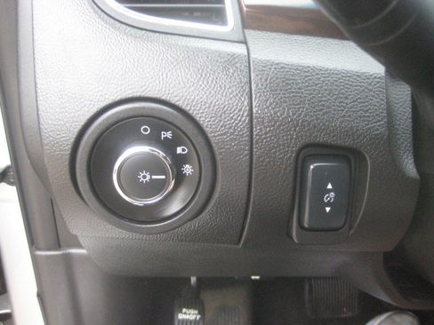 Used 2017 Ford Taurus Limited FWD image 16
