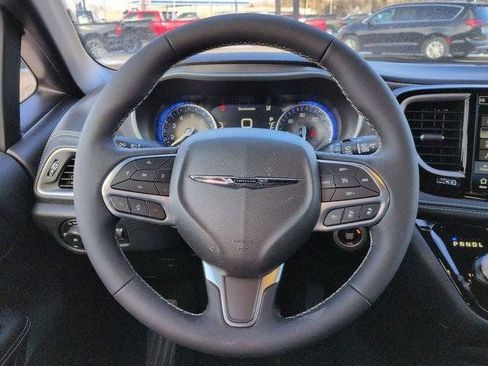 New 2026 Chrysler Pacifica Select AWD/4WD image 18