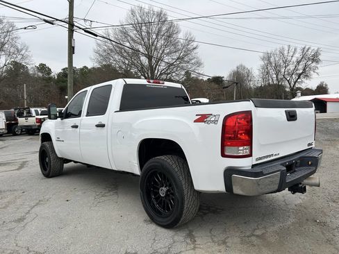 Used 2007 GMC Sierra 2500 SLE w/ Z71 Off-Road Package image 10