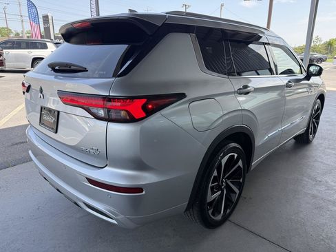 Used 2025 Mitsubishi Outlander SEL Plug-In Hybrid AWD/4WD image 6