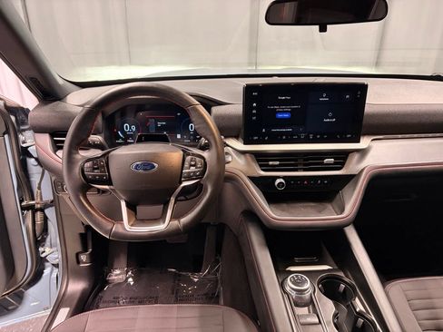 Used 2025 Ford Explorer ST-Line AWD/4WD image 13