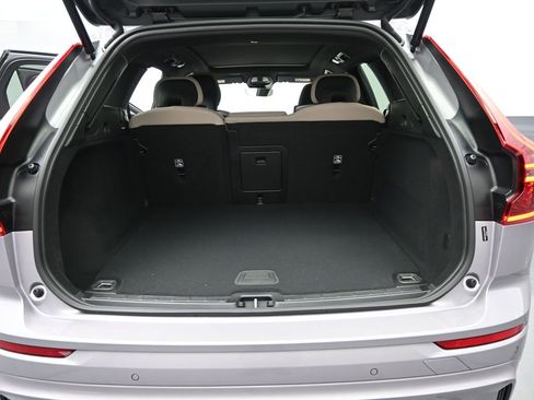 New 2026 Volvo XC60 B5 Core AWD/4WD image 17