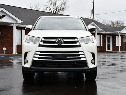 Used 2018 Toyota Highlander XLE image 2
