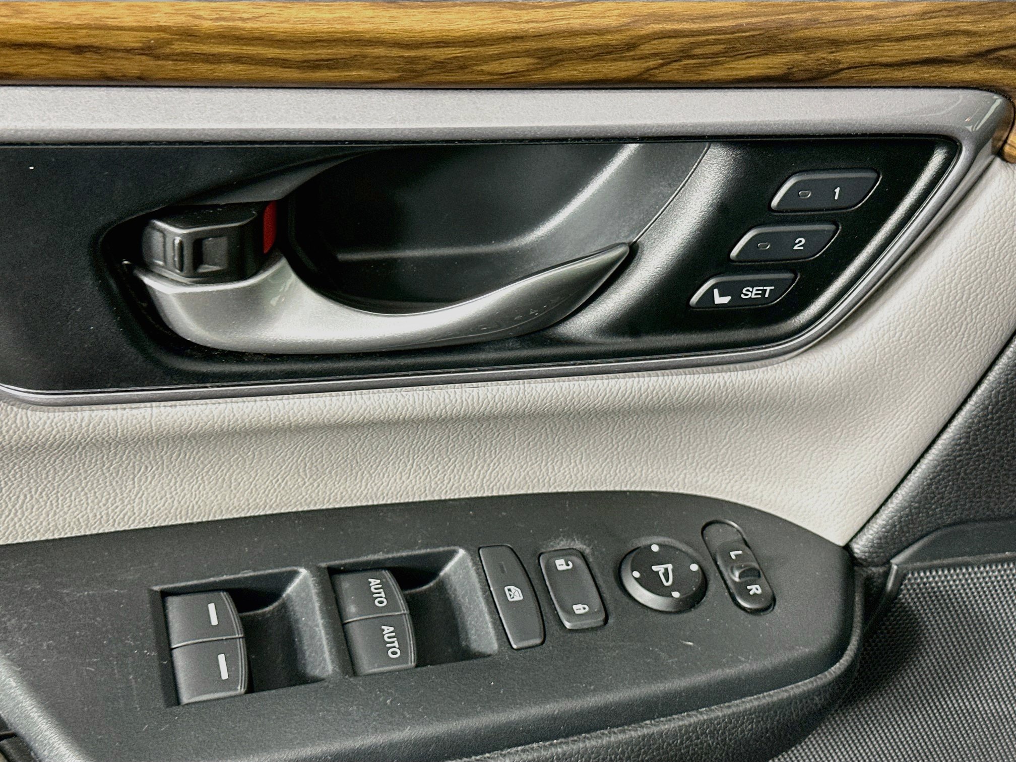 Used 2017 Honda CR-V EX-L image 15