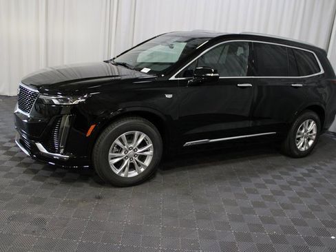 New 2025 Cadillac XT6 Luxury image 3