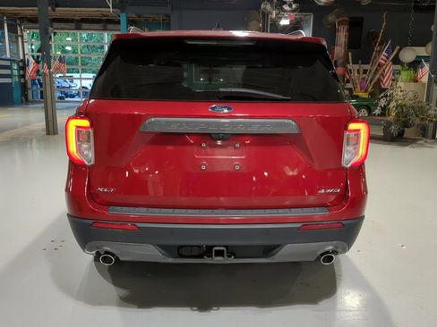 Used 2022 Ford Explorer XLT w/ Equipment Group 202A AWD/4WD image 9