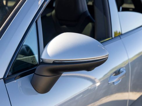 Certified 2025 Porsche Macan Electric RWD image 19