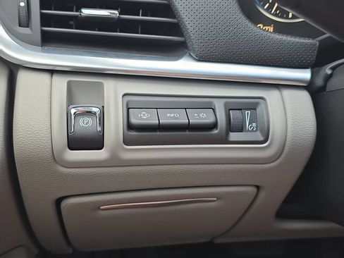 Used 2014 Cadillac XTS Premium FWD image 26