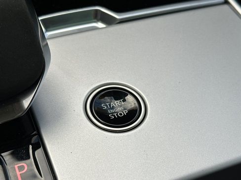 Used 2024 Land Rover Range Rover SE image 28