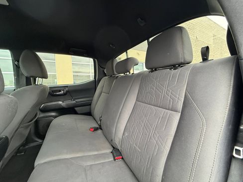 Used 2018 Toyota Tacoma TRD Off-Road image 17