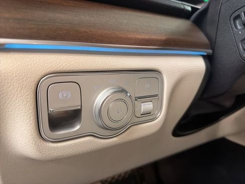 Used 2025 Mercedes-Benz GLE 450e 4MATIC image 36