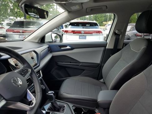 Used 2023 Volkswagen Taos SE w/ Panoramic Sunroof Package FWD image 23